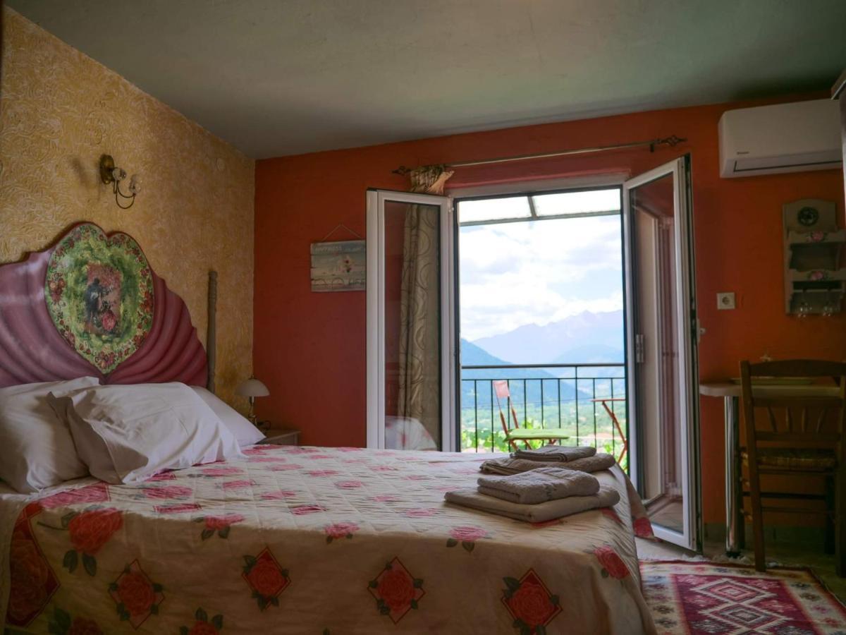 Η Φωλιτσα Hotel Karpenisi Ngoại thất bức ảnh