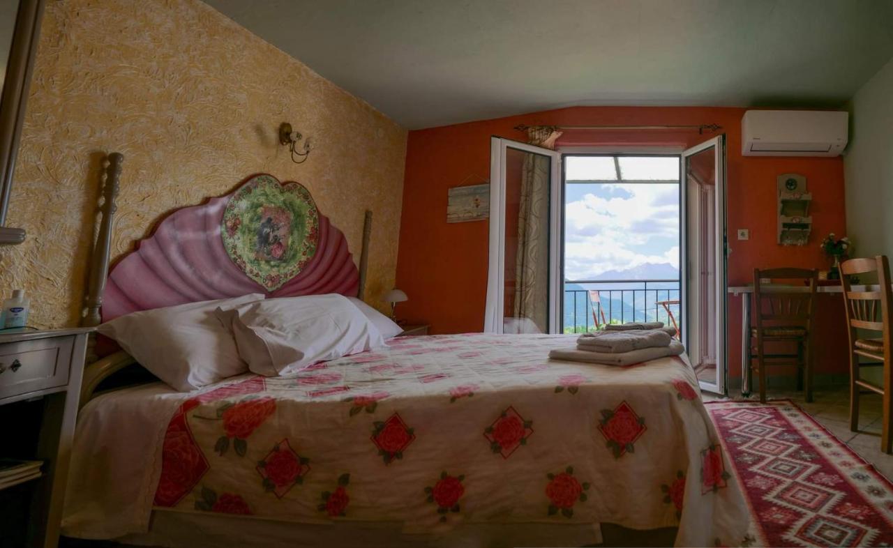 Η Φωλιτσα Hotel Karpenisi Ngoại thất bức ảnh